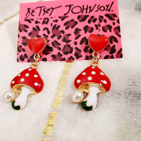 Gold plated mushroom heart earrings - Picture 10 of 10